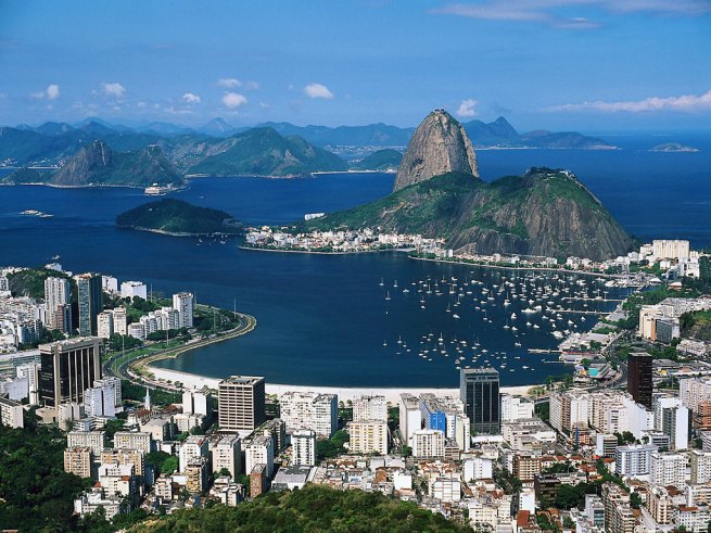 Corcovado_Overlooking_Rio_de_Janeiro,_Brazil